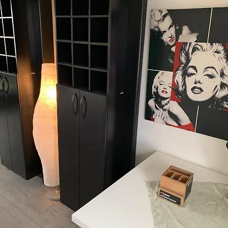69 Mit Balkon, Einbau Kueche, Eigenes Bad, 2 Boxspring Betten, W-lan, Tv, Waschmaschine Apartmán