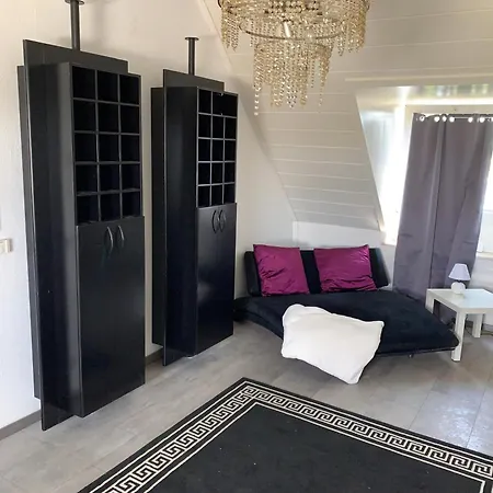 69 Mit Balkon, Einbau Kueche, Eigenes Bad, 2 Boxspring Betten, W-lan, Tv, Waschmaschine Oberhausen (North Rhine-Westphalia)