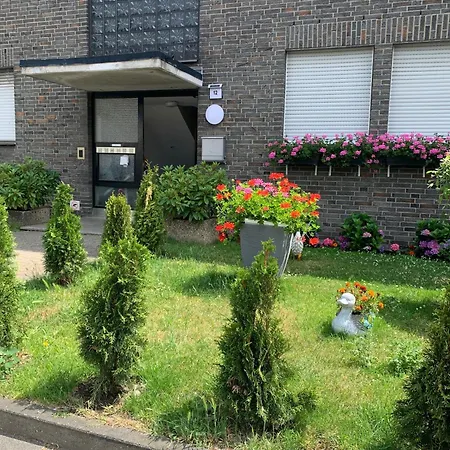 69 Mit Balkon, Einbau Kueche, Eigenes Bad, 2 Boxspring Betten, W-lan, Tv, Waschmaschine Apartmán Oberhausen (North Rhine-Westphalia)