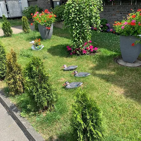 69 Mit Balkon, Einbau Kueche, Eigenes Bad, 2 Boxspring Betten, W-lan, Tv, Waschmaschine Oberhausen (North Rhine-Westphalia)