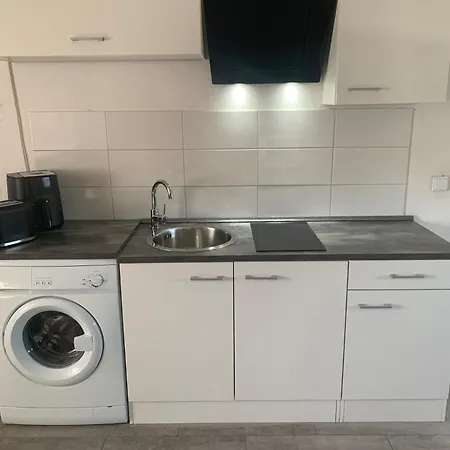 69 Mit Balkon, Einbau Kueche, Eigenes Bad, 2 Boxspring Betten, W-lan, Tv, Waschmaschine *
