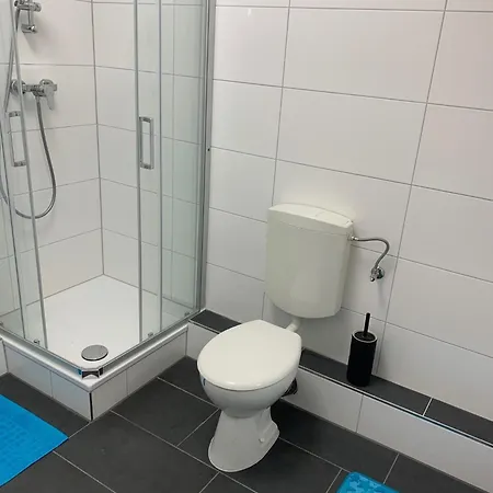 69 Mit Balkon, Einbau Kueche, Eigenes Bad, 2 Boxspring Betten, W-lan, Tv, Waschmaschine Apartmán *