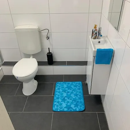 69 Mit Balkon, Einbau Kueche, Eigenes Bad, 2 Boxspring Betten, W-lan, Tv, Waschmaschine * Oberhausen (North Rhine-Westphalia)